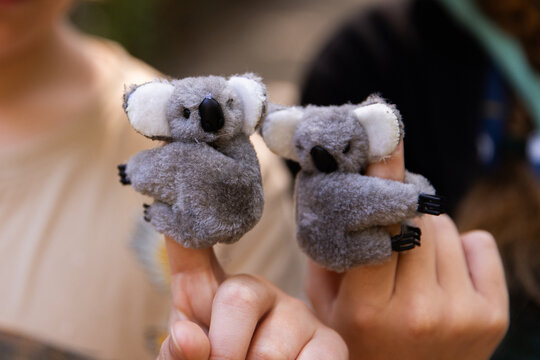 small touristy clip on koala toys on kids fingers