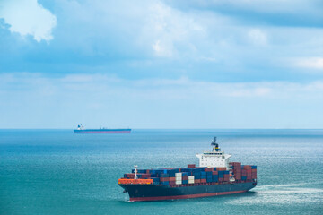 Naklejka premium Aerial view of the freight shipping transport system cargo ship container. international transportation Export-import business, logistics, transportation industry concepts 