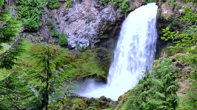 Sahalie Falls, McKenzie river, Oregon, scenic waterfall popular tourist site