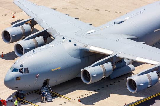 USAF Globemaster 07-7185 plane at Sydney Airport
