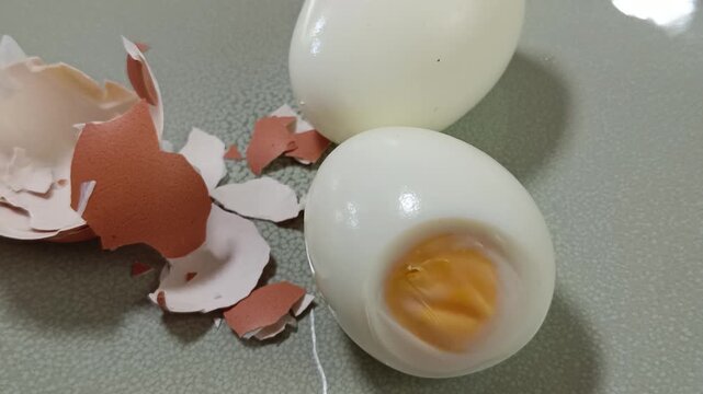&OElig;ufs durs &eacute;cal&eacute;s pr&ecirc;ts pour &ecirc;tre d&eacute;gust&eacute;s
