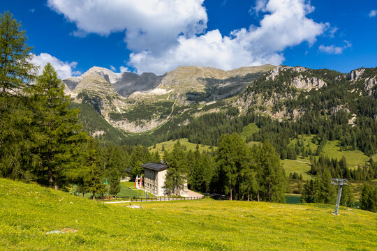 Blick &uuml;ber die Wurzeralm auf Warscheneck und Toter Mann, &Ouml;sterreich