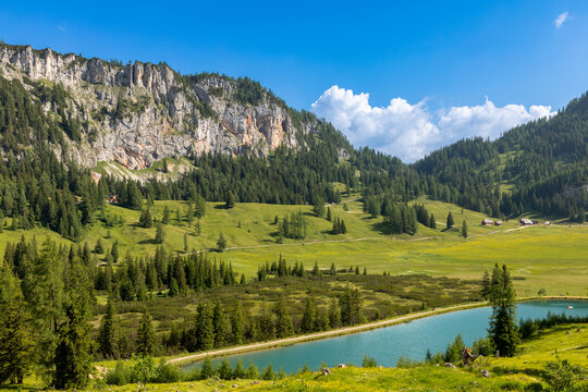 Blick &uuml;ber die Wurzeralm auf die Rote Wand, &Ouml;sterreich