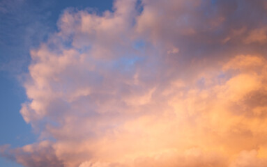 Obraz premium beautiful sunset sky on a summer day