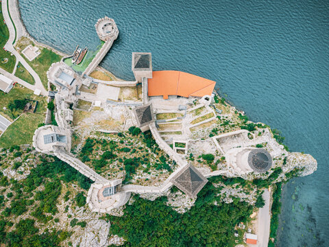 sprawling layout of Golubac Fortress mapped from directly above, revealing its full coastal footprint