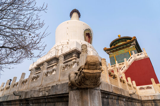 Beihai Park is located in Beijing, China.
