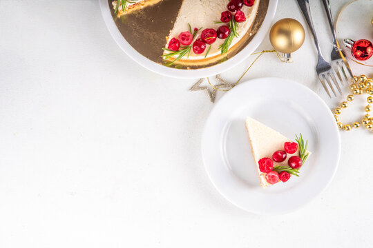 Christmas cheesecake with cranberries and rosemary