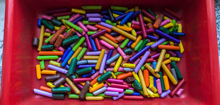 Box plenty of used wax crayons