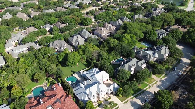 Curving residential thoroughfares link luxury Starwood residences near Warren Parkway. Private backyard pools nestle among mature trees, capturing neighborhood seclusion across Frisco, Texas