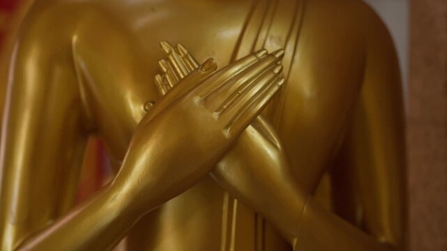 Numerous golden Buddha statues inside a serene temple hall. High-detail 4K B-roll shot showing Thai Buddhist culture, religion, and spiritual art.