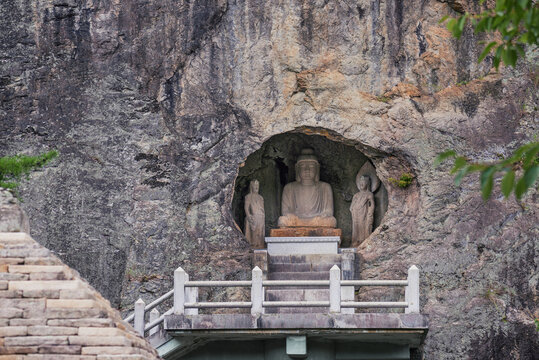 군위, 군위삼존석굴, 국보 제109호