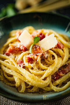 linguine carbonara