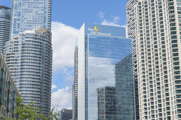 Obraz premium condominium complexes near Harbourfront, including Sun Life Financial corporate head office located at One York Street, Toronto