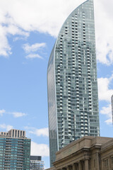 Obraz premium looking east on Front St W to historic Dominion Public Building and the tapering silhouette of Daniel Libeskind's L-Tower, a condo, at 8 The Esplanade, Toronto