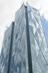 Obraz premium reflection of cloudy sky on the diamond pattern facades of CIBC Square (141, 81 Bay St), Toronto