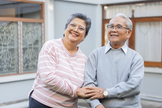 Two older adults enjoy time together outdoors.