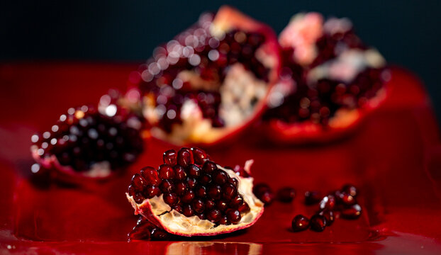 Rube juicy pomegranate. Red ruby pomegranate arils. Pomegranate seeds. Fresh pomegranate.