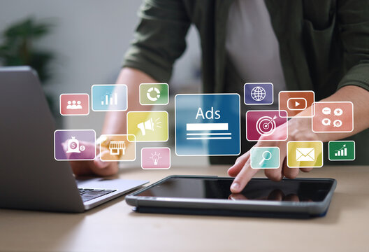 digital marketing concept Marketers analyze online advertising campaigns and performance indicators. Advertise on websites and social media Banner advertising on the internet.