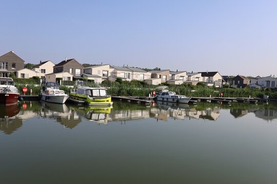 Marina, port de plaisance, ville de l'Isle Adam, d&eacute;partement du Val d'Oise, France