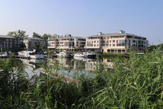 Marina, port de plaisance, ville de l'Isle Adam, d&eacute;partement du Val d'Oise, France