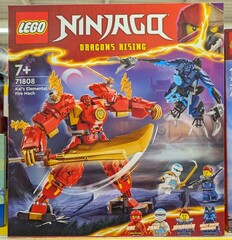 Fototapeta premium Caja de construcción de Lego Ninjago Dragons Rising, Kai's Elemental Fire Mech, en una tienda Carrefour, Madrid, España, 18 de junio de 2026