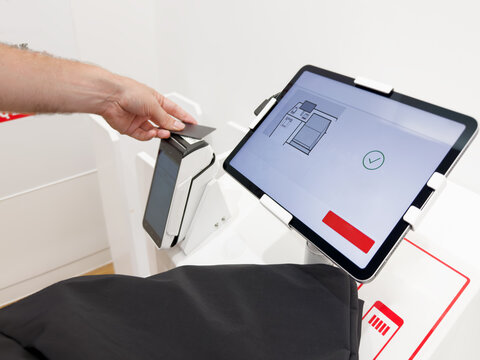 self checkout systems in  retail stores,Barcode scanner,Self checkout machine