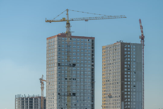 Construction of high-rise buildings in a city during daylight
