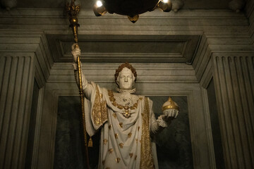 A Classical Stone Statue of an Emperor with Golden Regalia inside a Grand Building Alcove © Nicolas GR