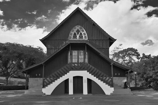 Imagem de casa de madeira antiga