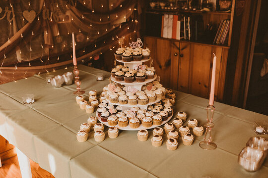 tier of cupcakes