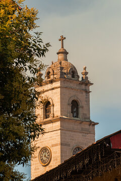 Torre del reloj de la Parroquia de Nuestra Se&ntilde;ora del Rosario en Real del Monte, Hidalgo