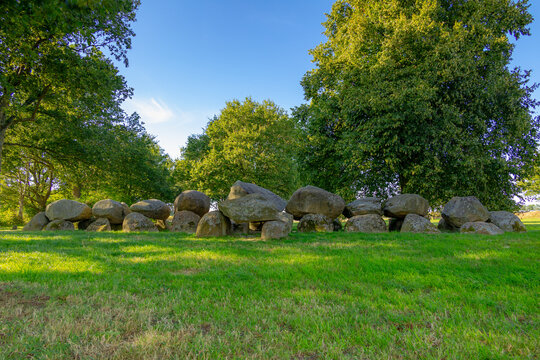 Hunebedden on the Assen-Groningen, A dolmen is a type of single-chamber megalithic tomb, Usually consisting of two or more vertical, It is the only hunebed in the Dutch province, Drenthe, Netherlands.