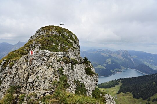Summit of Zindlenspitz with cross, W&auml;gitalersee and Kleine und gro&szlig;e Aubrig in the back, Innerthal, Canton of Schwyz, Switzerland