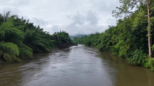 クウェー川の空撮・カーンチャナブリー　เดอะ ฟอร์ เรสท์ รีสอร์ท　River Kwai, Kanchanaburi, Drone shooting