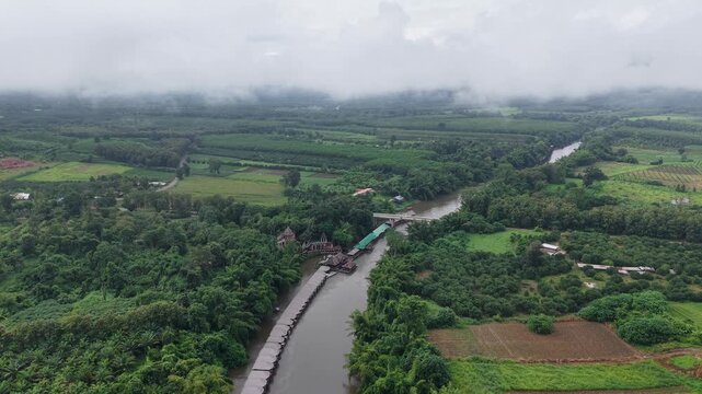 クウェー川の空撮・カーンチャナブリー　เดอะ ฟอร์ เรสท์ รีสอร์ท　River Kwai, Kanchanaburi, Drone shooting