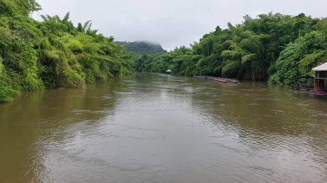 クウェー川の空撮・カーンチャナブリー　เดอะ ฟอร์ เรสท์ รีสอร์ท　River Kwai, Kanchanaburi, Drone shooting