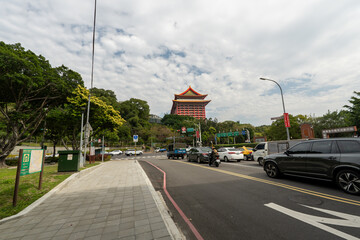 Fototapeta premium Lush Green Hiking Path on Section 5 of the Taipei Grand Trail in Neihu, Taiwan
