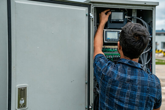 Telecom Technician Troubleshooting Fiber Optic Cabinet