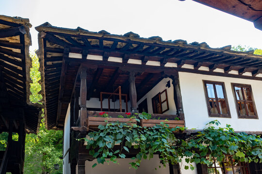 Calle comercial en el pueblo de Etar, provincia de Gabrovo (Bulgaria)