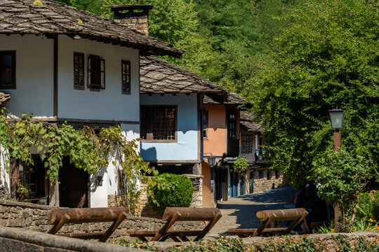 Calle comercial en el pueblo de Etar, provincia de Gabrovo (Bulgaria)