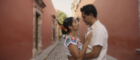 Fototapeta premium Embracing Couple in Mexican Corridor