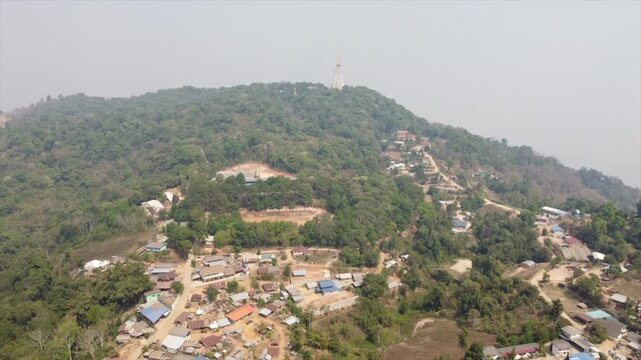 ペッチャブーンの山間からワット パー プー タップ ブークの空撮　เพชรบูรณ์　Phetchabun　Drone Shooting
