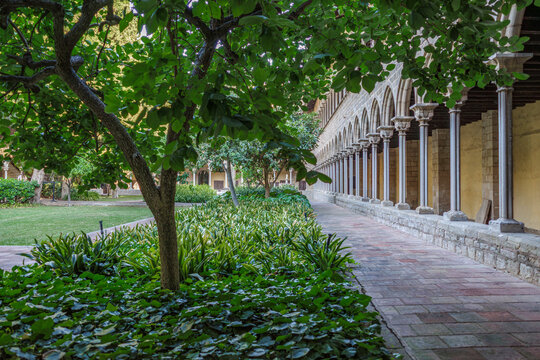 Gothic Cloister Garden at Monestir de Pedralbes, Barcelona, Monastery of Pedralbes, Stone Arches, Columns, Historic Landmark