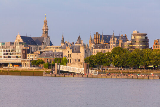 Belgium, Flanders, Antwerp, Cityview with Steen Castle, Scheldt river