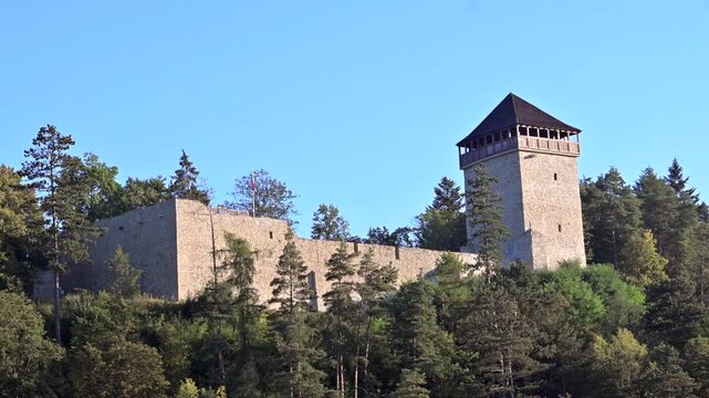 Baszta Zamek, Muszyna widok og&oacute;lny, lato.