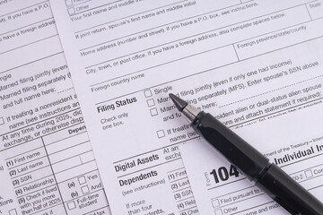 Obraz premium Top View of Pen on Income Taxes Business Background