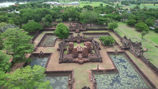 ブリラムのムアンタム遺跡の空撮　ปราสาทเมืองต่ำ บุรีรัมย์ บุรีรัมย์　Prasat Hin Mueang Tam, Buri Ram　Drone Shooting