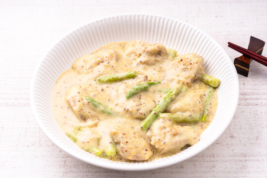 鶏肉とアスパラガスのマスタードクリーム煮