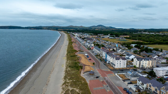 Aerial photo of Pwllheli promenade. Pwllheli is a market town and community on the Llŷn Peninsula in Gwynedd, north-west Wales. It had a population Pwllheli is the place where Plaid Cymru was found