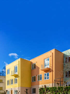 Oslo Briskeby funkis style building displaying geometric shapes under blue sky